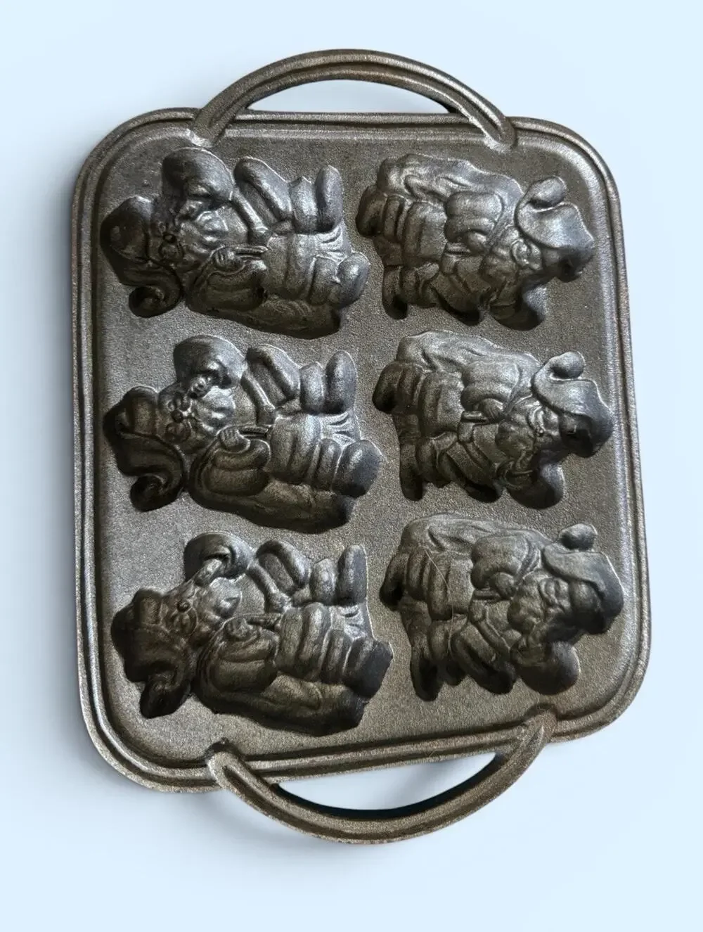 Cast iron vintage Santa Claus Christmas cake cookie cornbread mold pan Taiwan